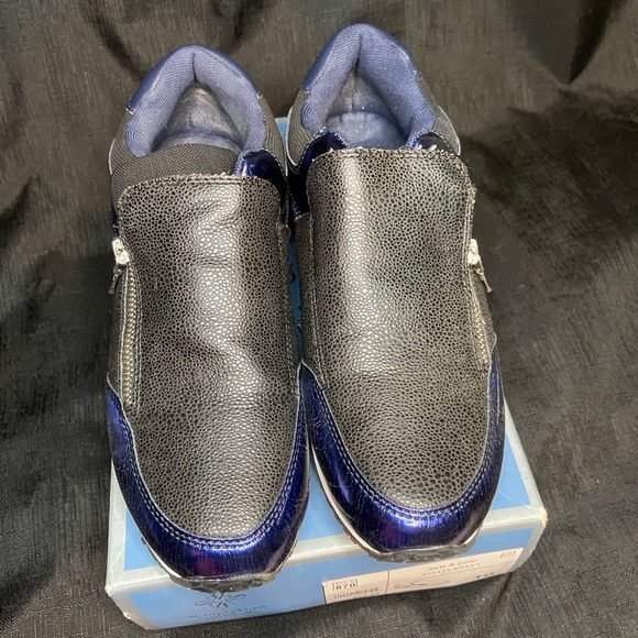 Vera Wang sneakers - Picture 5 of 7